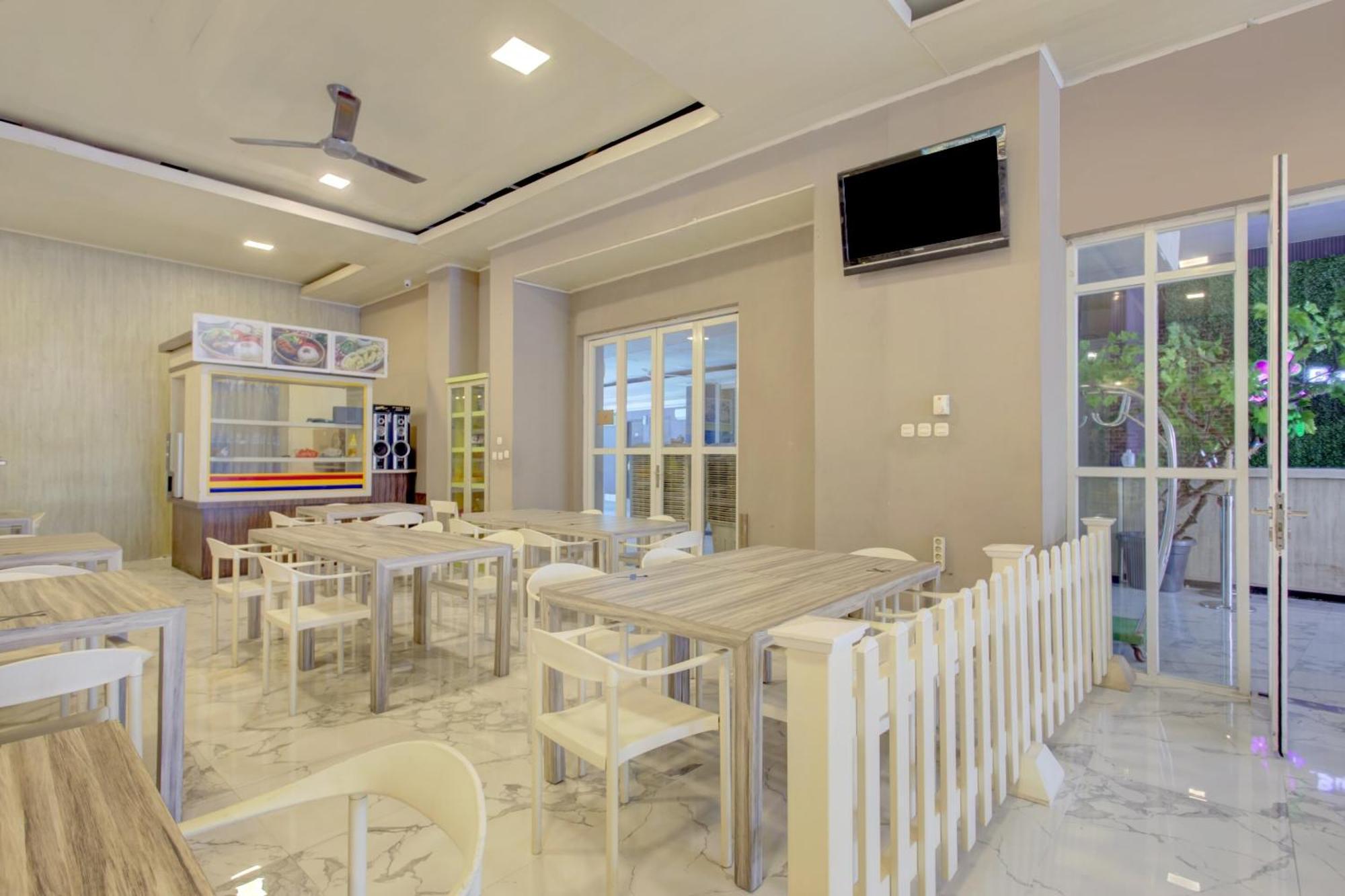 Hotel O Gambir Near Juanda Station Formerly Bunga Dahlia Jakarta Exterior foto